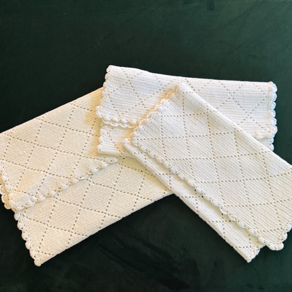Vintage Handmade White Crochet Table Runner‎ Set of 3 Diamond Pattern Scalloped